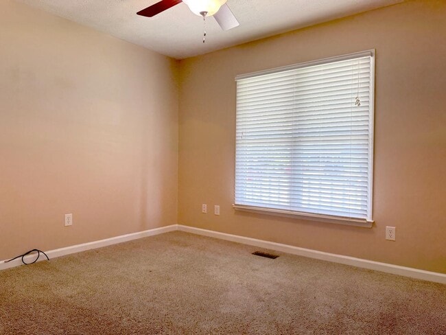 Building Photo - 699 Dowfield Dr