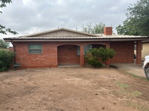 Building Photo - 3211 Delano Ave
