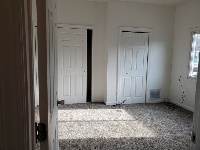 2nd bedroom - 2208 E Carson St