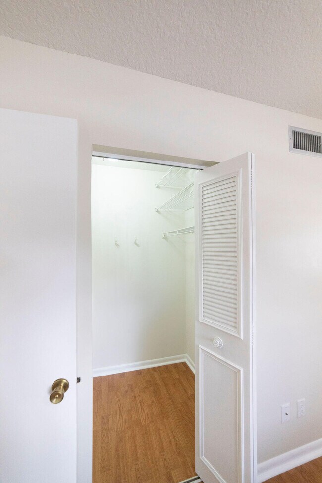 Building Photo - 18081 SE Country Club Dr