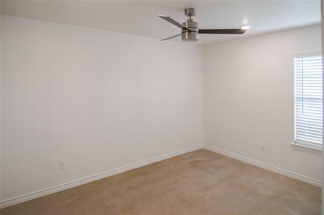 Building Photo - 1261 Lehmann Dr