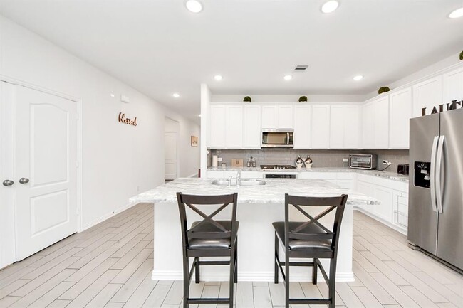 Building Photo - 8034 Royal Palm Dr