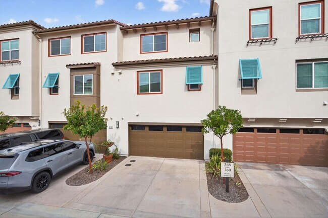 Building Photo - 3-Bed + 3.5-Bath Townhouse | Springville | Camarillo | Unfurnished