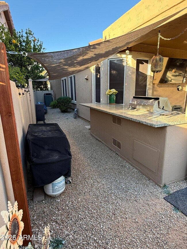 Building Photo - 4229 E Rancho Caliente Dr