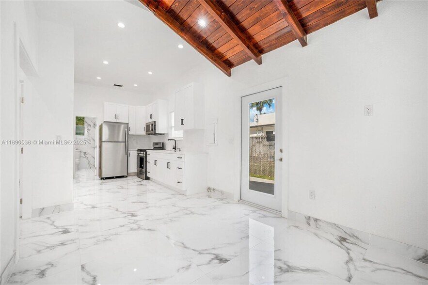 Building Photo - 2512 SW 14th St