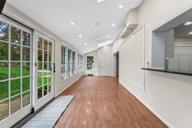 Building Photo - Updated Colonial Home in Westgage Neighbor...