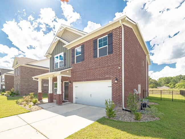 Building Photo - Available Mid June!