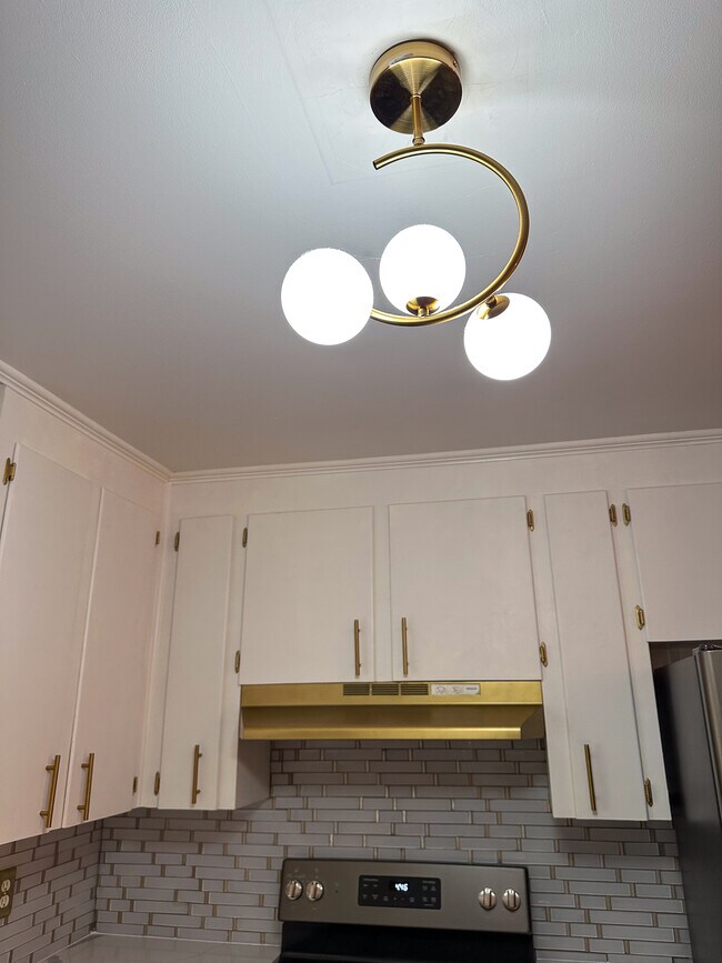 Building Photo - 5221 Greenbrook Dr