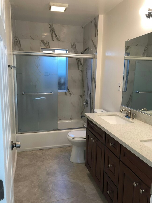 Building Photo - 516-516 N Olive Ave