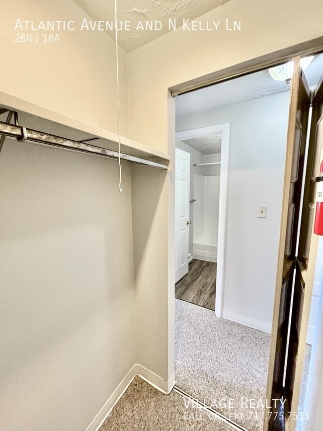 Building Photo - Newly-remodeled! Affordable 2-bed in Red L...