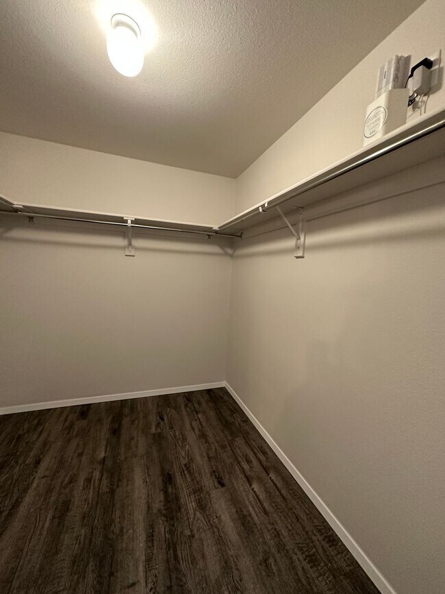 Building Photo - Now Preleasing Beautiful 3-Bedroom Home in Broken Arrow
