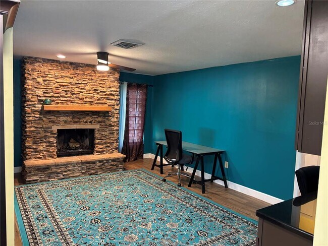 Building Photo - 2866 E Rainbow Cir