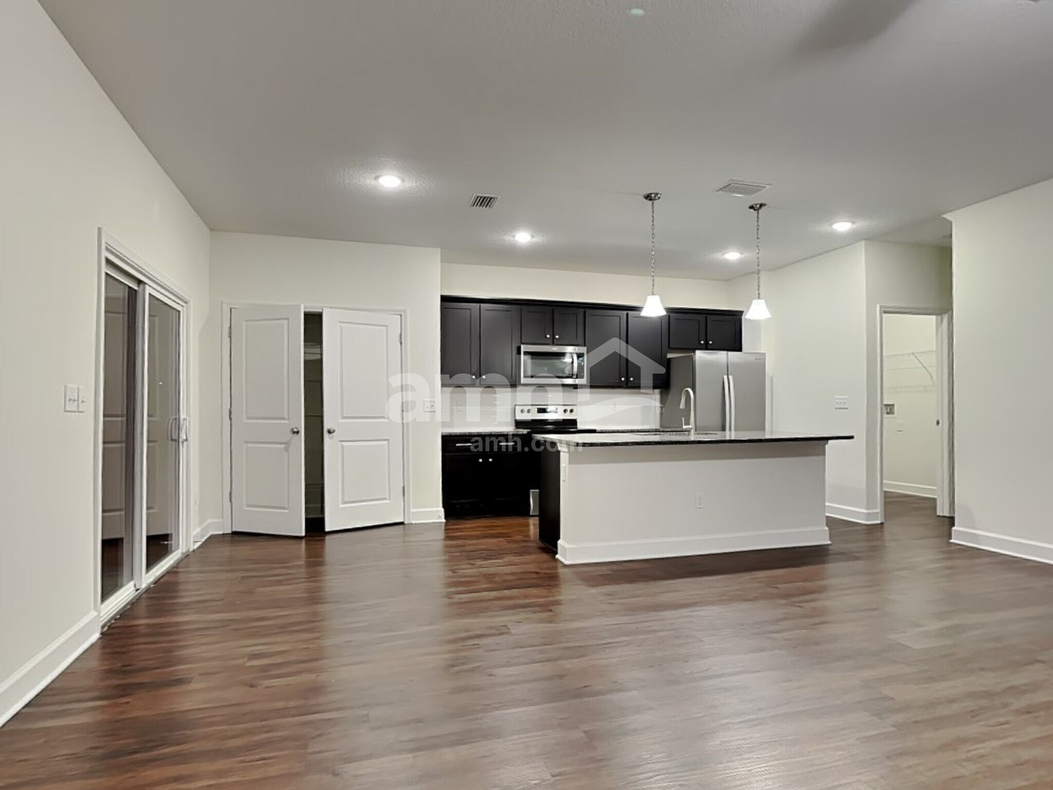 Building Photo - 998 Tan Tara Trl