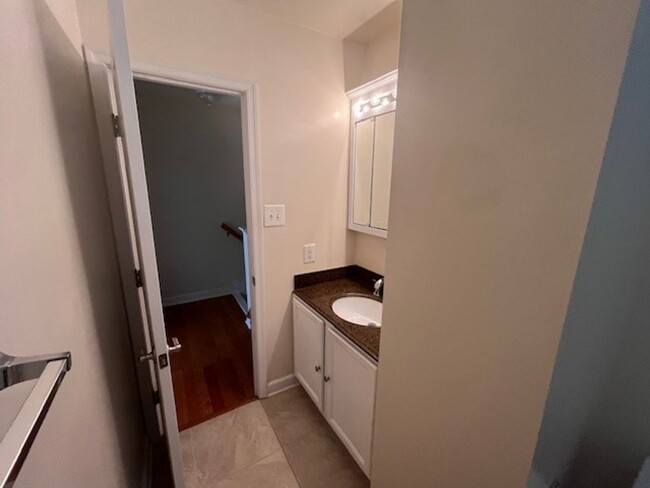 Building Photo - Are you looking for a peaceful home?