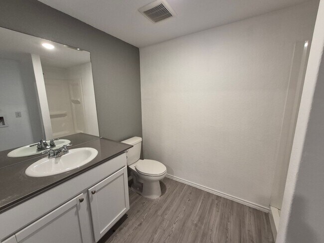 Building Photo - 6930 Elm Cv