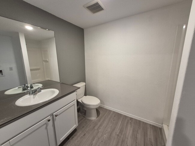 Building Photo - 7109 Elm Cv