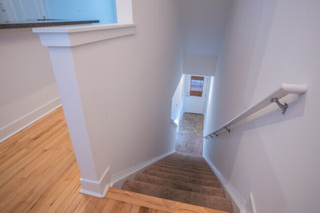 Building Photo - 1032 Skyline View Way