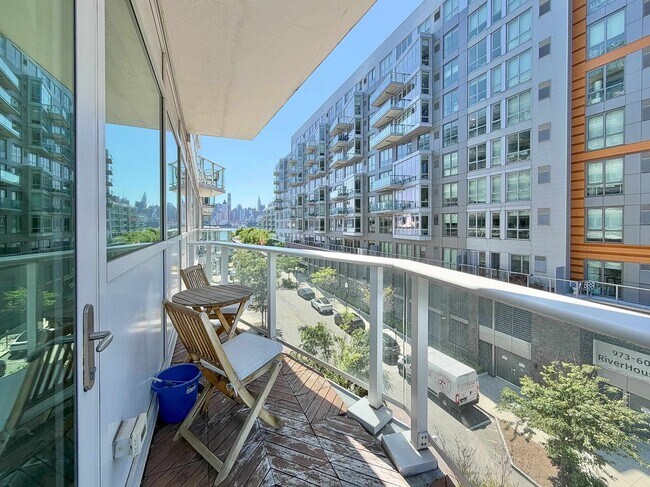 Building Photo - 800 Ave at Port Imperial