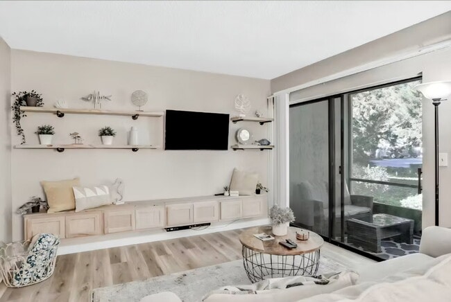 Building Photo - 9 Tarragona Ct