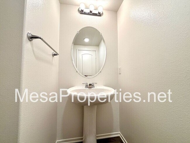 Building Photo - 14173 Mustang Cir