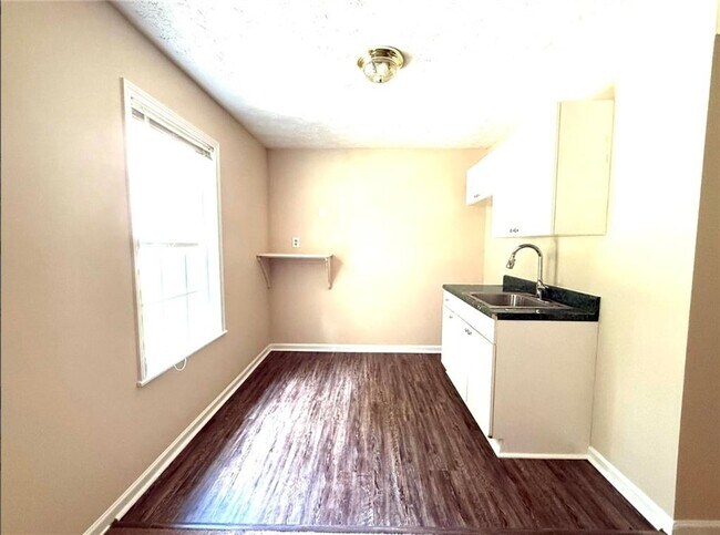 Building Photo - 3683 White Pine Rd