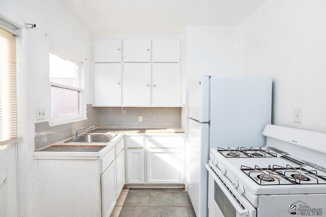 Building Photo - 531 S 1st Ave