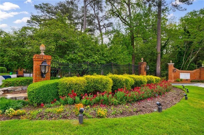 Building Photo - 27306 Plantation Dr NE