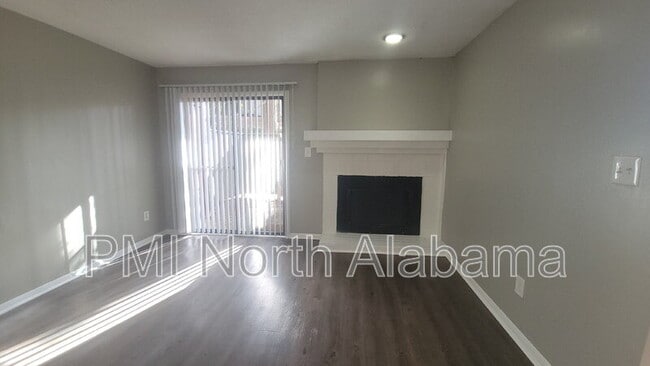 Building Photo - 906 Candlewood Dr NW