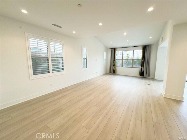 Building Photo - 148 Sabbia