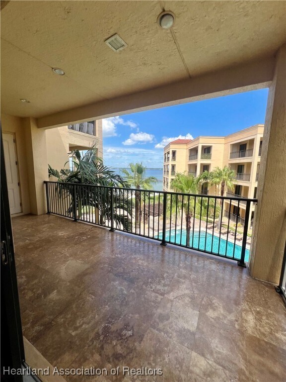 Building Photo - 2351 Lakeview Dr