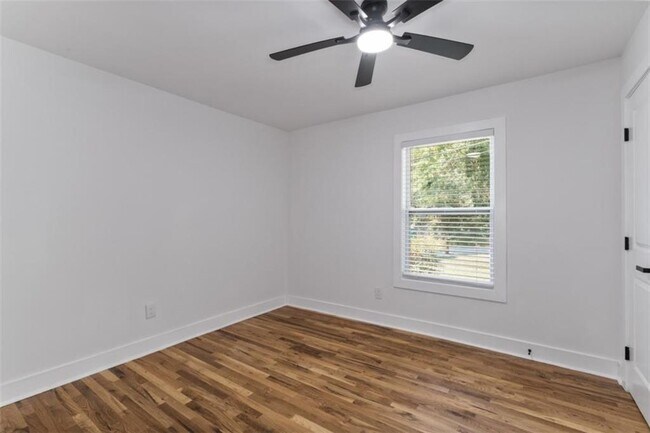 Building Photo - 1514 Peachcrest Rd