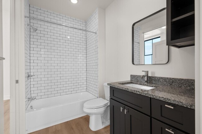 Building Photo - 301 N Mulberry St