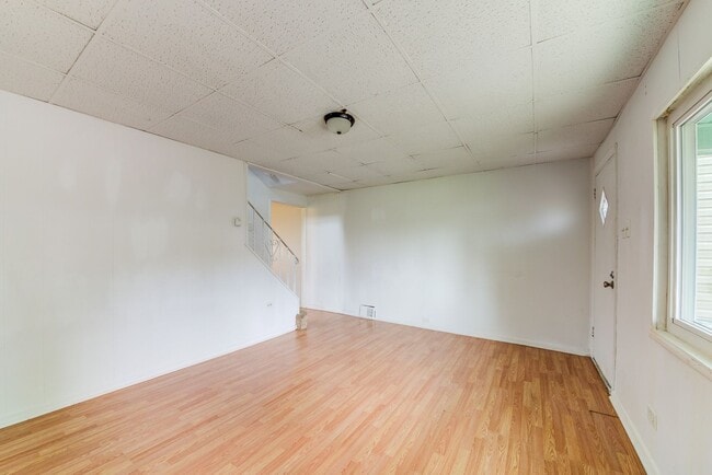 Building Photo - Available August 2026 - Renovated 2 Bedroom Home in Duquesne Heights!