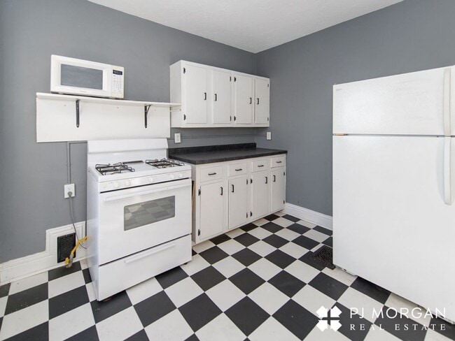 Building Photo - 3735 S