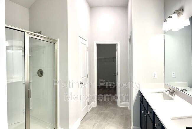 Building Photo - 4579 Silver Oak Dr