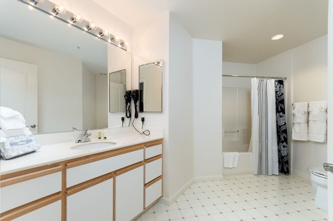 Building Photo - 25 Rio Robles E