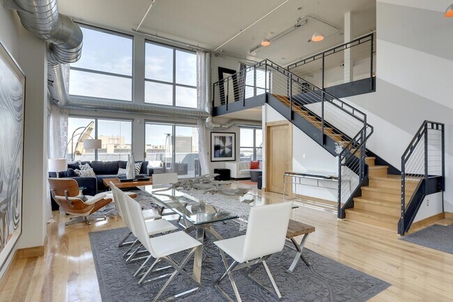 Building Photo - 521 S 7th St