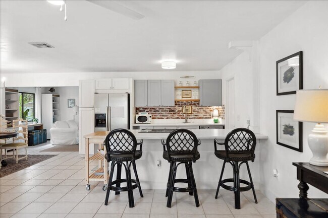 Building Photo - 171 Salmon Dr NE