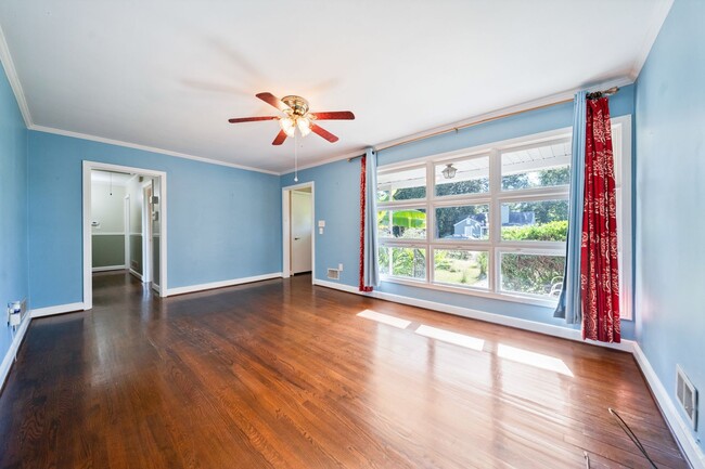 Building Photo - Cozy 4-Bedroom 2 bath home. MOVE -IN BY 1/31 AND RECEIVE HALF OFF FIRST MONTH'S RENT!!!!!!!