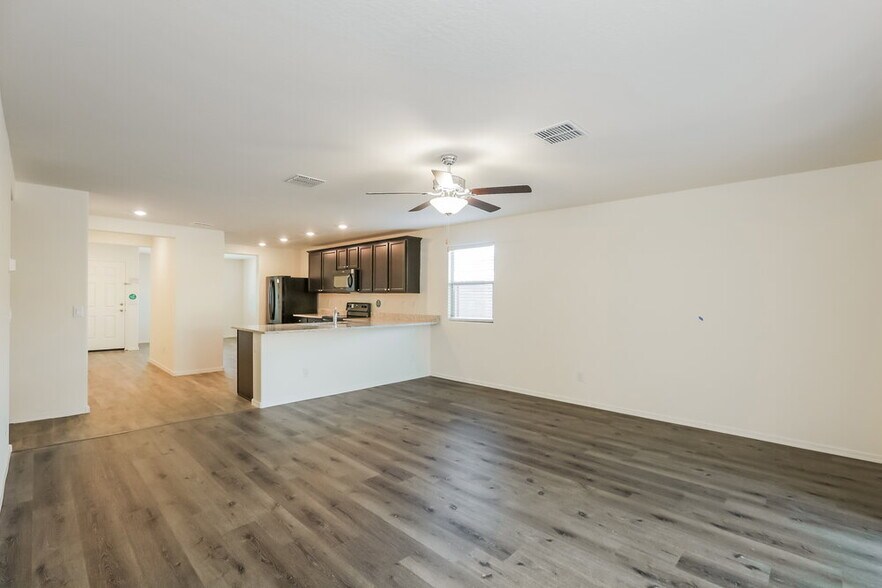 Building Photo - 25430 W Lamont Ave
