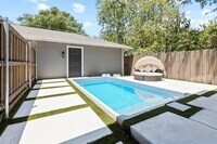 Building Photo - 6001 Palo Pinto Ave