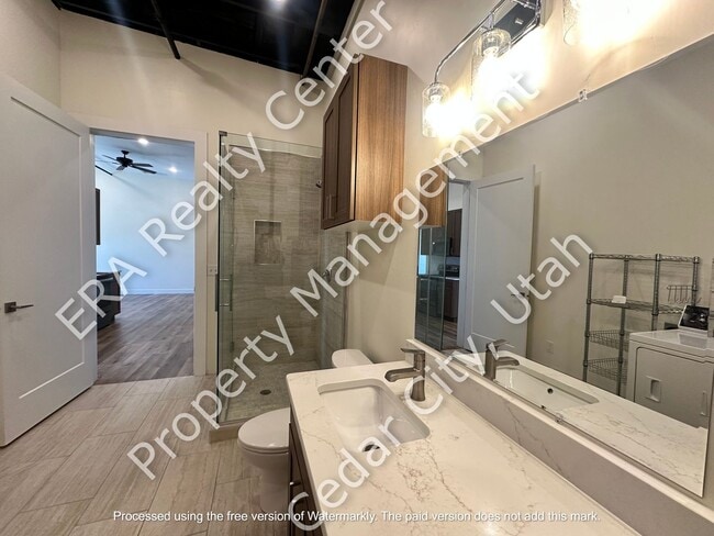 Building Photo - 2 bed / 1 bath Condo Living North End of Town - Newly Remodeled!