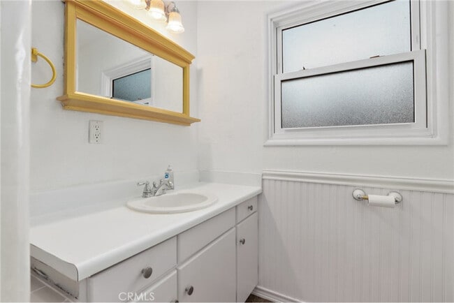 Building Photo - 5634 Ponce Ave