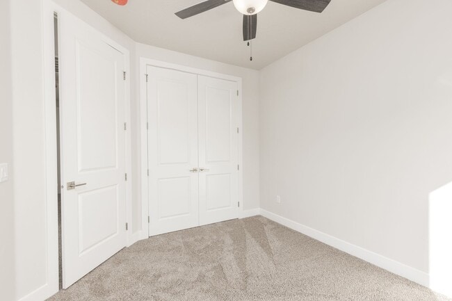 Building Photo - Pet Friendly! - Charming 3 Bedroom Townhome