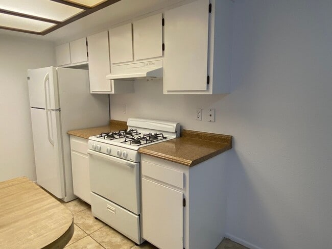 Building Photo - *DONT MISS OUT ON THIS GREAT MOVE IN SPECIAL! 1/2 OFF OF FIRST FULL MONTHS RENT!!