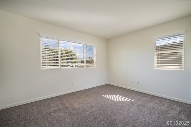 Building Photo - 4 Bed 3 Bath in Ocean Pointe