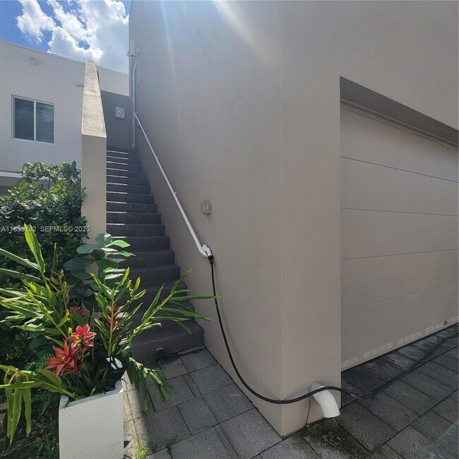 Building Photo - 10435 NW 66th St