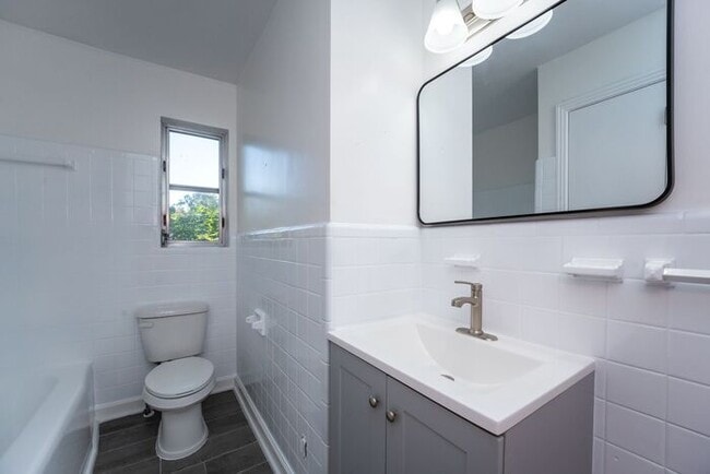 Building Photo - Gorgeous 3/2 Home