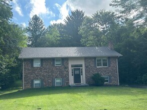 Building Photo - Rare 3BR/3BA Standalone Home Near VT Campus