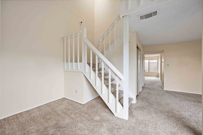 Building Photo - 12033 Bob White Dr